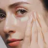 SHISEIDO FUTURE SOLUTION LX קרם עיניים ושפתיים לחידוש ורענון העור
