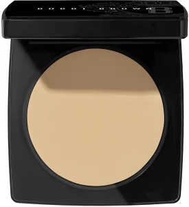 BOBBI BROWN SHEER FINISH PRESSED פודרה דחוסה לכיסוי מאט טבעי - FEVER PITCH