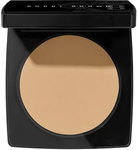 BOBBI BROWN SHEER FINISH PRESSED פודרה דחוסה לכיסוי מאט טבעי - WARM NATURAL