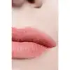 CHANEL ROUGE COCO BAUME – SATIN באלם לשפתיים עם גוון מעניק לחות ומשפר את מראה השפתיים - TINTED CHILLING PINK 936