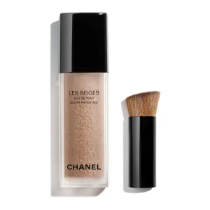 CHANEL LES BEIGES WATER-FRESH TINT מייקאפ במרקם מים עם פיגמנטים במיקרו־טיפות - מאחד מעניק הארה ולחות - MEDIUM LIGHT